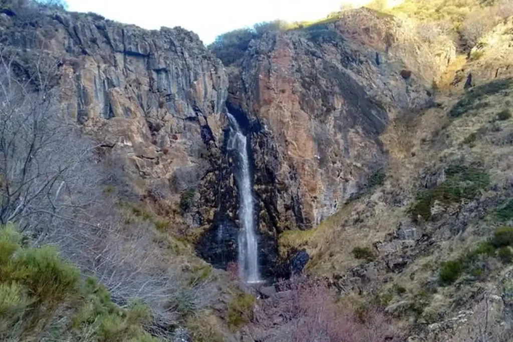 Ruta a la Cascada de Mazobre