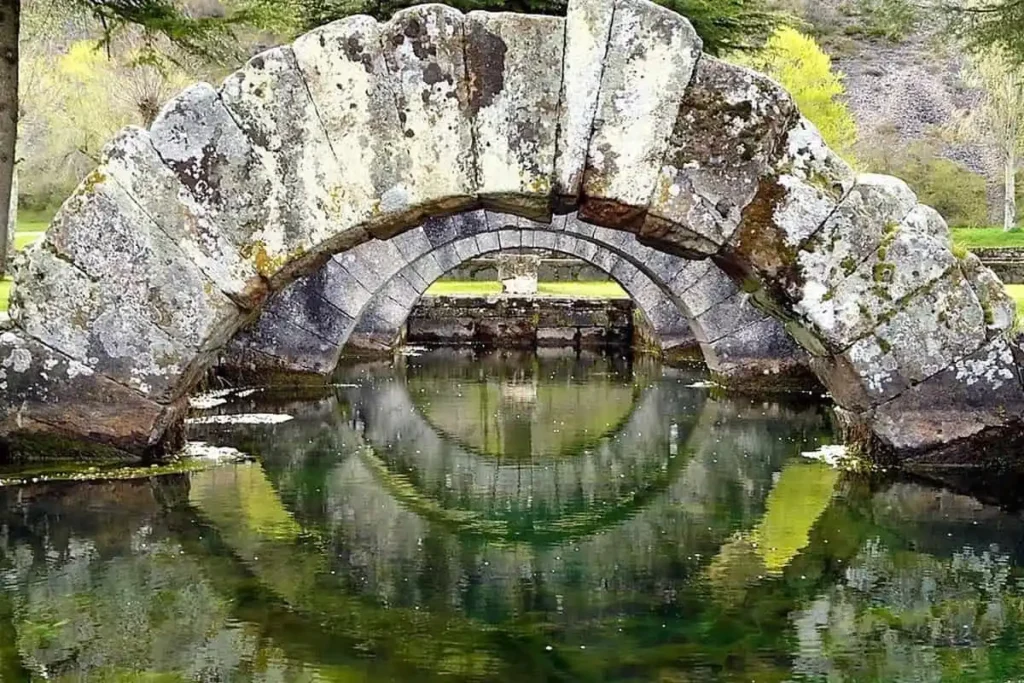 La Reana, fuente tamárica de Velilla del río Carrión