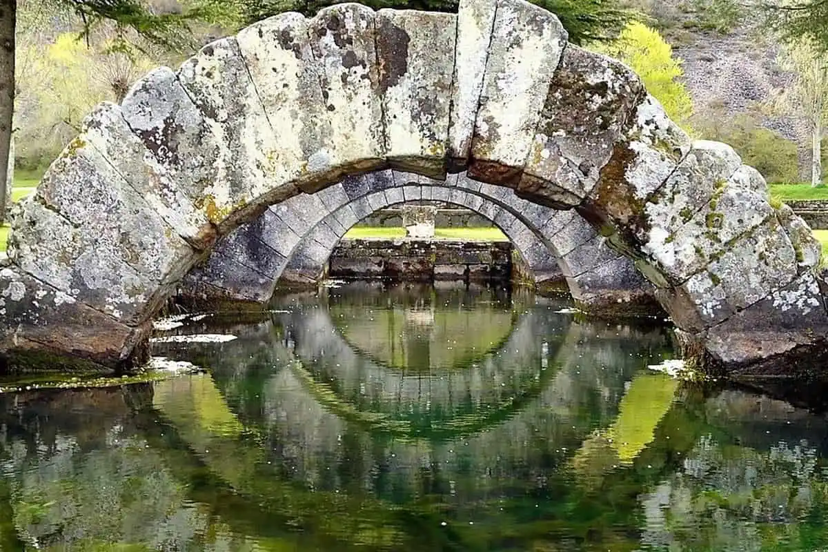 La Reana, fuente tamárica de Velilla del río Carrión